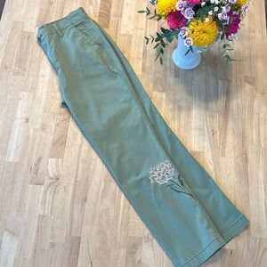 GAP factory girlfriend khakis in twill green floral embroidery size 6
